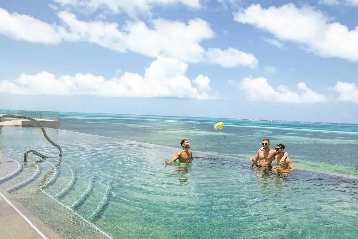 friends enjoying rooftop hotel mousai cancun