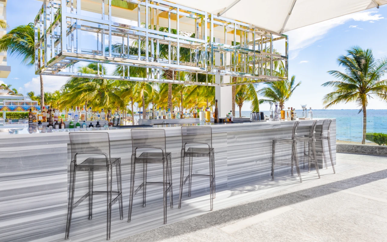Pool Bar